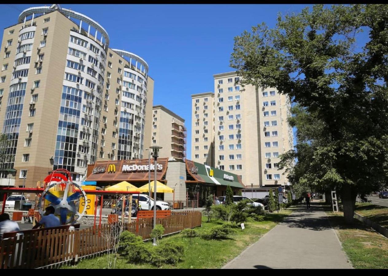 Студия New York В Самом Центре Города Appartement Alma-Ata Buitenkant foto